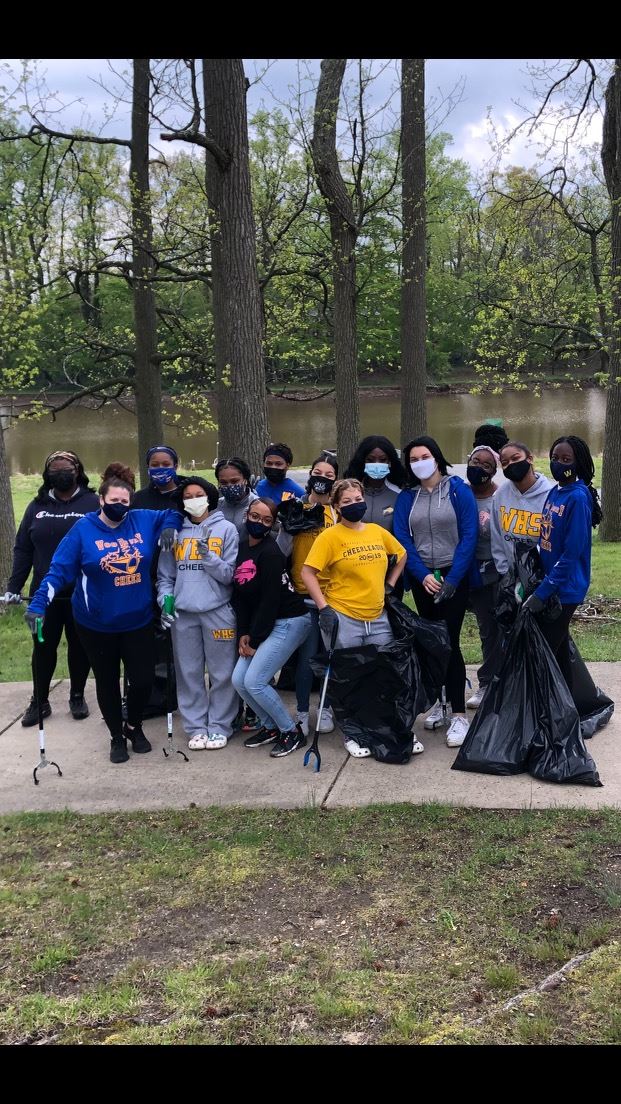 Large Group Photo of Volunteers From the Local High School 1