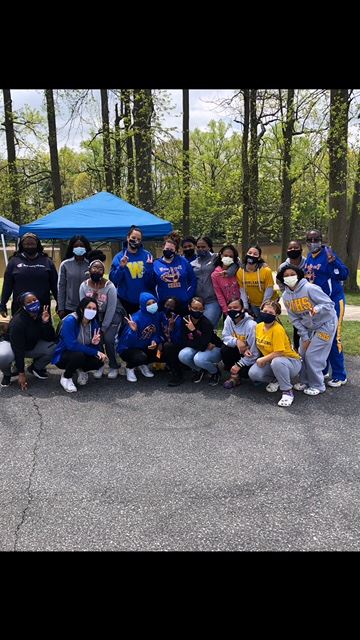 Large Group Photo of Volunteers From the Local High School 2